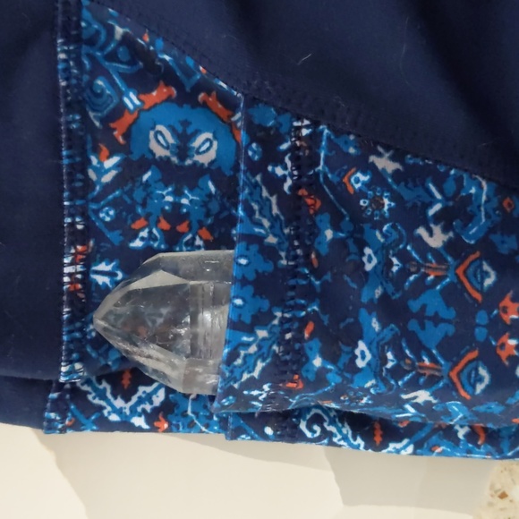 3x pockets!! - Picture 3 of 5